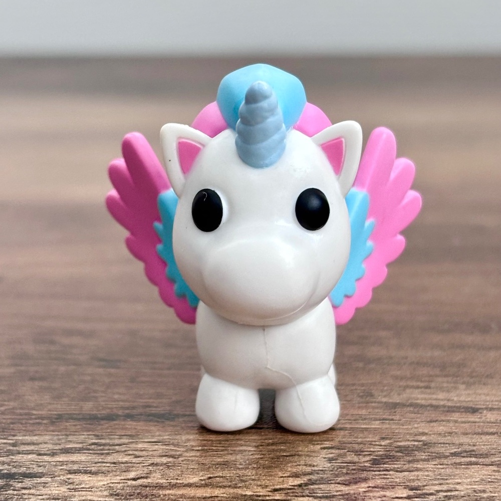ADOPT ME Baby Shop Eda ALICORN White Unicorn PVC Loose Toy Action Figure Roblox